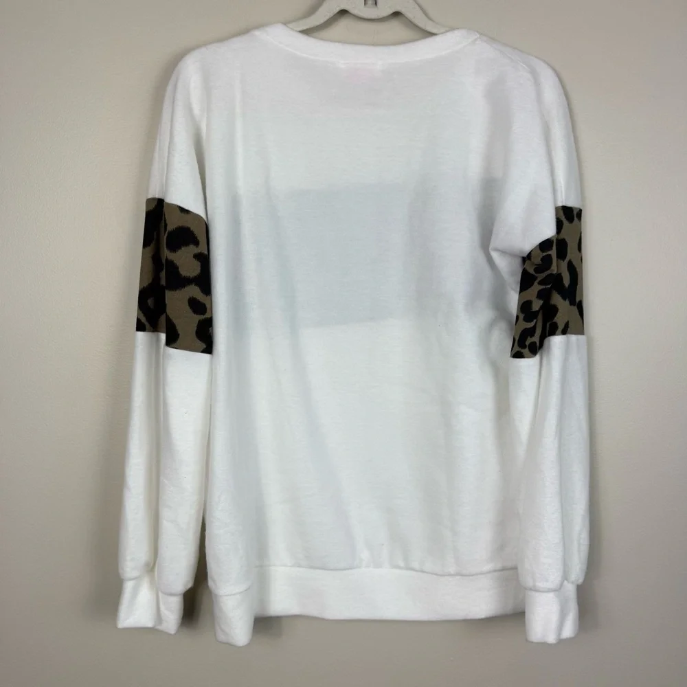 Pink Lily Sweater Womens Small Animal Print White Long Sleeve Soft Crewneck